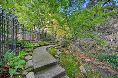 Luxury estate with elegant design. Exquisite One of a kind gated - photo 9