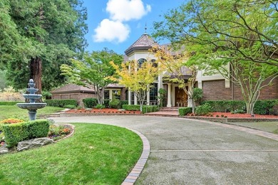Luxury estate with elegant design. Exquisite One of a kind gated - photo 10