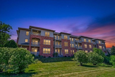 Motivated Seller. 1 Bedroom + Den. Enjoy easy, low-maintenance - photo 1