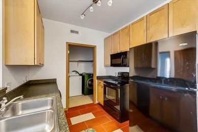 Motivated Seller. 1 Bedroom + Den. Enjoy easy, low-maintenance - photo 9