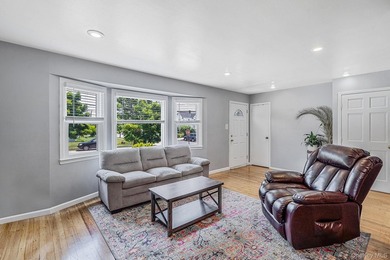 Welcome to your bright and inviting 3-bedroom, 2-bath ranch - photo 7
