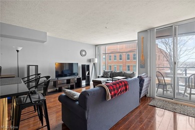 City living at its finest. This sophisticated 1-bedroom, 1-bath - photo 4