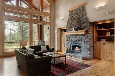 Located on the golf course, with mountain views, this NW lodge - photo 5