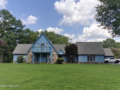 Lake Home For Sale in Southaven, Mississippi