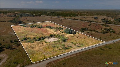 Welcome to your Texas Hill Country paradise! This exceptional 14 - photo 2