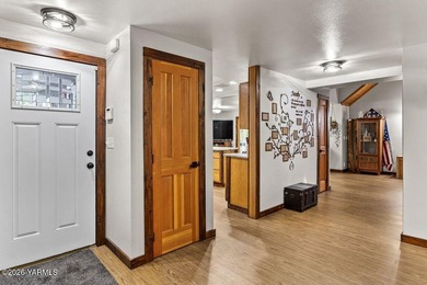 Welcome to Your Mountain Oasis: The Perfect Blend of Rustic - photo 12