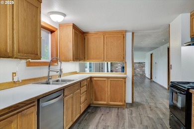 Nestled on nearly 3 acres, this welcoming ranch home has 3 - photo 20