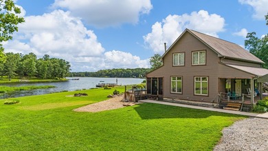 Don't miss this stunning 3-bedroom, 2.5-bath lakeside retreat - photo 1