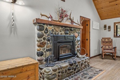 Welcome to Your Mountain Oasis: The Perfect Blend of Rustic - photo 22