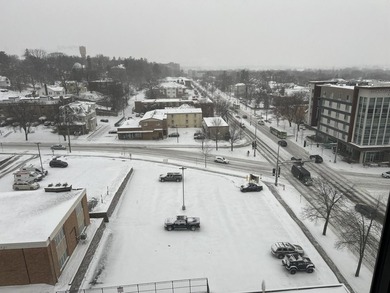 Take in sweeping 9th-floor views and a comfortable, easy-living - photo 23
