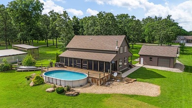 Don't miss this stunning 3-bedroom, 2.5-bath lakeside retreat - photo 4