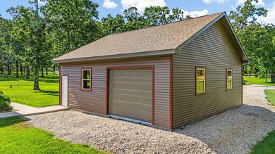 Don't miss this stunning 3-bedroom, 2.5-bath lakeside retreat - photo 7