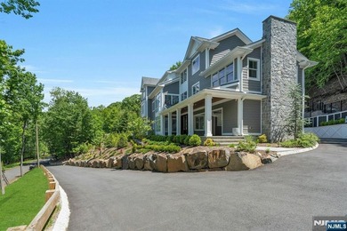 A rare opportunity to own a private estate on one of Franklin - photo 1