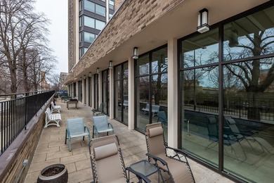 Take in sweeping 9th-floor views and a comfortable, easy-living - photo 34