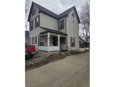 This 3-bedroom, 1.5-bathroom home is a great opportunity for an - photo 1