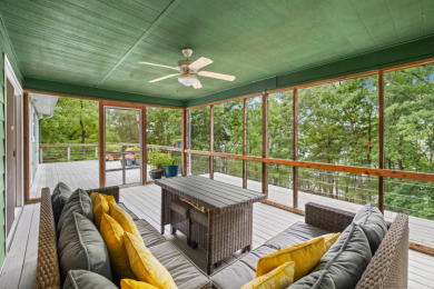 Discover Lakefront Livinq: Remodeled 3BR/3BA Home with Boat Slip - photo 15