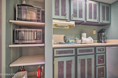 Motivated seller, bring an offer! This contemporary 1-bedroom