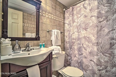 Motivated seller, bring an offer! This contemporary 1-bedroom