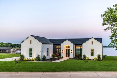 This custom-designed architectural showpiece offers 4,100 sq ft - photo 2