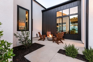 This custom-designed architectural showpiece offers 4,100 sq ft - photo 3