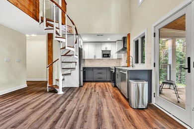 Recently completed lake cottage with lots of charm, screened in - photo 8