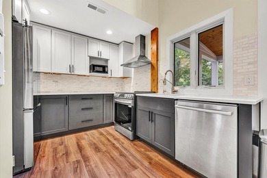 Recently completed lake cottage with lots of charm, screened in - photo 9