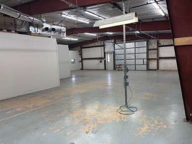 FOR SALE OR LEASE!!! NEED SPACE??? This Office/Warehouse offers - photo 3