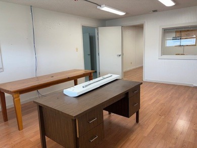 FOR SALE OR LEASE!!! NEED SPACE??? This Office/Warehouse offers - photo 9