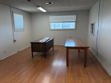 FOR SALE OR LEASE!!! NEED SPACE??? This Office/Warehouse offers - photo 10