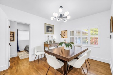 Location, location, location! Authentic Mid-Century Modern gem - photo 12