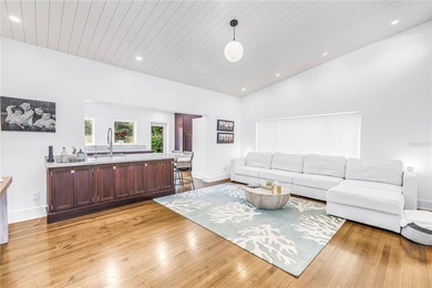 Location, location, location! Authentic Mid-Century Modern gem - photo 14
