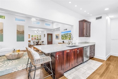 Location, location, location! Authentic Mid-Century Modern gem - photo 18