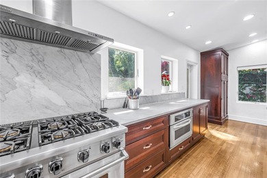 Location, location, location! Authentic Mid-Century Modern gem - photo 23