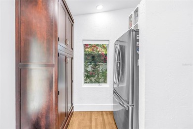 Location, location, location! Authentic Mid-Century Modern gem - photo 25