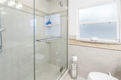 Location, location, location! Authentic Mid-Century Modern gem - photo 30