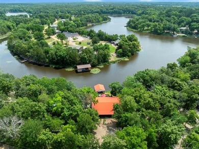 This is the epitome of lakeside living for those wishing to - photo 1
