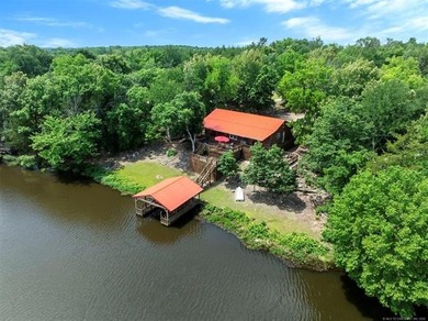This is the epitome of lakeside living for those wishing to - photo 2