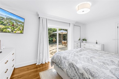 Location, location, location! Authentic Mid-Century Modern gem - photo 33