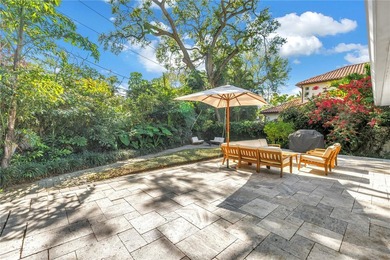 Location, location, location! Authentic Mid-Century Modern gem - photo 37