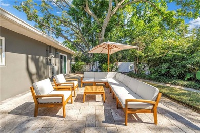 Location, location, location! Authentic Mid-Century Modern gem - photo 38