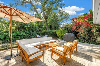 Location, location, location! Authentic Mid-Century Modern gem - photo 39