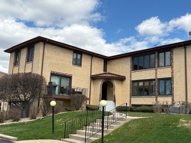 Fantastic opportunity in this huge condo located on the top - photo 2