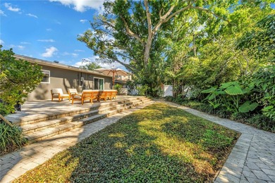 Location, location, location! Authentic Mid-Century Modern gem - photo 44