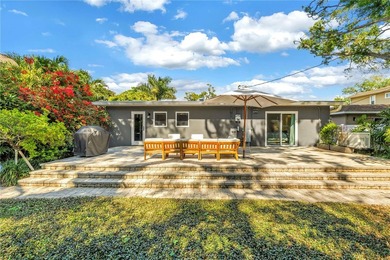 Location, location, location! Authentic Mid-Century Modern gem - photo 45