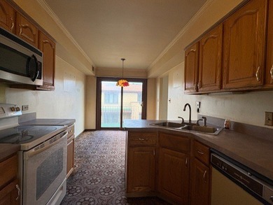 Fantastic opportunity in this huge condo located on the top - photo 7