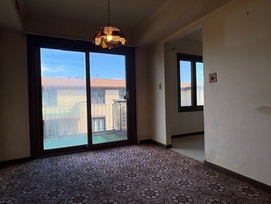 Fantastic opportunity in this huge condo located on the top - photo 10