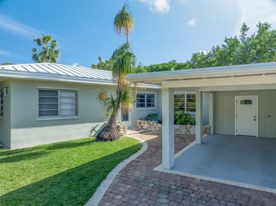 Looking for land in the Keys and a well-maintained home? This - photo 1