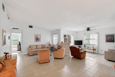 Welcome to this 2 bed 2 bath 55+ community. New roof. This villa - photo 12