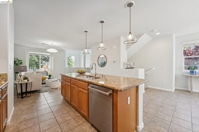 Modern Living in Marina Bay in this stylish and spacious - photo 13