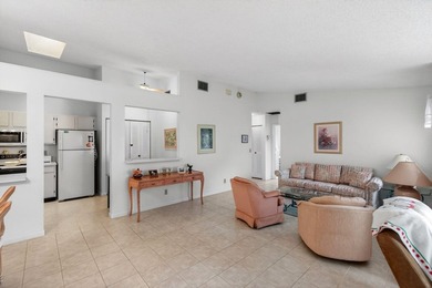 Welcome to this 2 bed 2 bath 55+ community. New roof. This villa - photo 13